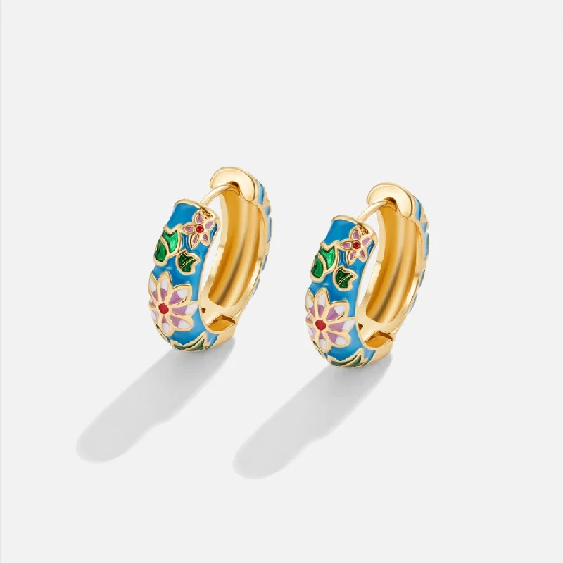 Hoop earrings with tortoiseshell designs for a chic and classic style-Gold Hoop Flower Earrings