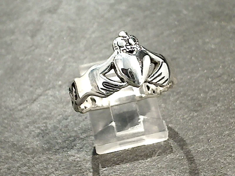 Women’s rings with polished peacock ore glow -Size 4.5 Sterling Silver Claddagh Ring